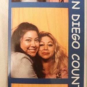 Meet your Posher, Gloria